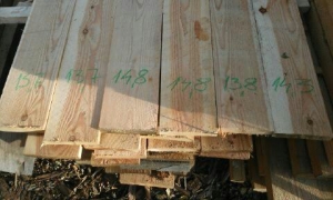 V&ouml;r&ouml;sfenyő  feldolgoz&aacute;s-&eacute;rt&eacute;kes&iacute;t&eacute;s